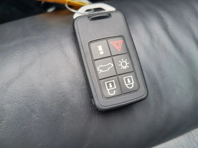 2014 Volvo XC70 T6 Wagon 4D - 22969892 - 36