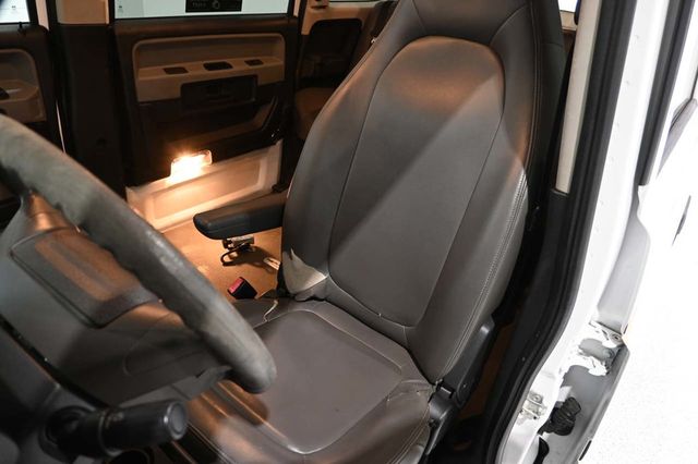 2014 VPG MV-1 DX Mobility Handicap Van - 23093161 - 13