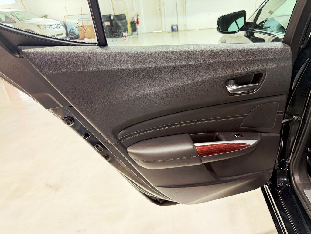 2015 Acura TLX 4dr Sedan FWD V6 Tech - 22908146 - 31