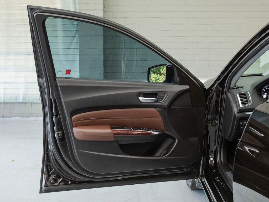 2015 Acura TLX SH-AWD Advance photo 25