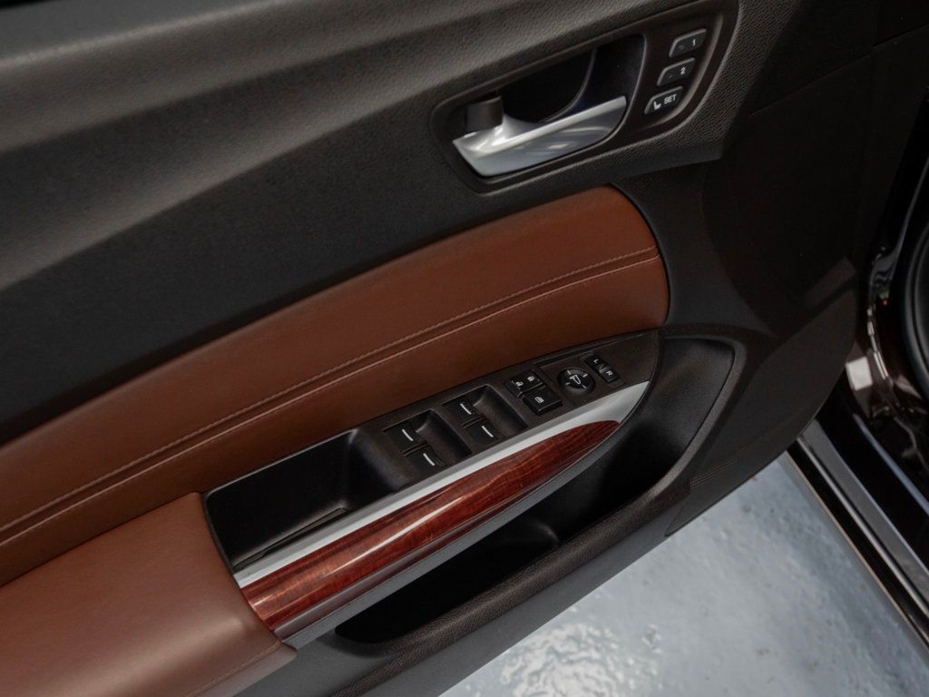 2015 Acura TLX SH-AWD Advance photo 26
