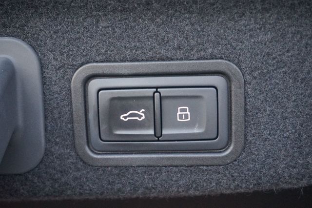 2015 Audi A8 L 4.0T, QUATTRO, MOON ROOF, LEATHER SEATS, NAVIGATION - 22943428 - 8