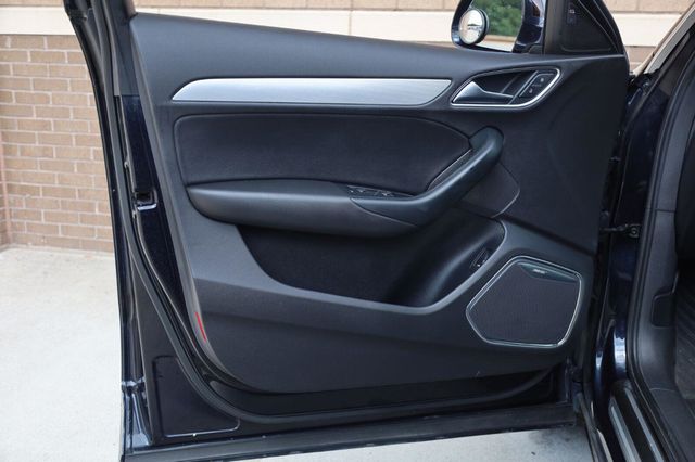 2015 Audi Q3 2.0T Prestige - 23055206 - 11