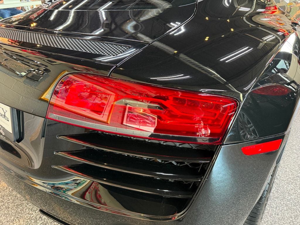 2015 Audi R8 Coupe Quattro V10 Plus photo 11