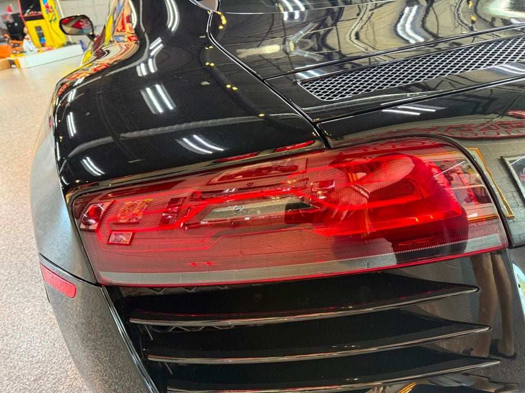 2015 Audi R8 Coupe Quattro V10 Plus photo 18