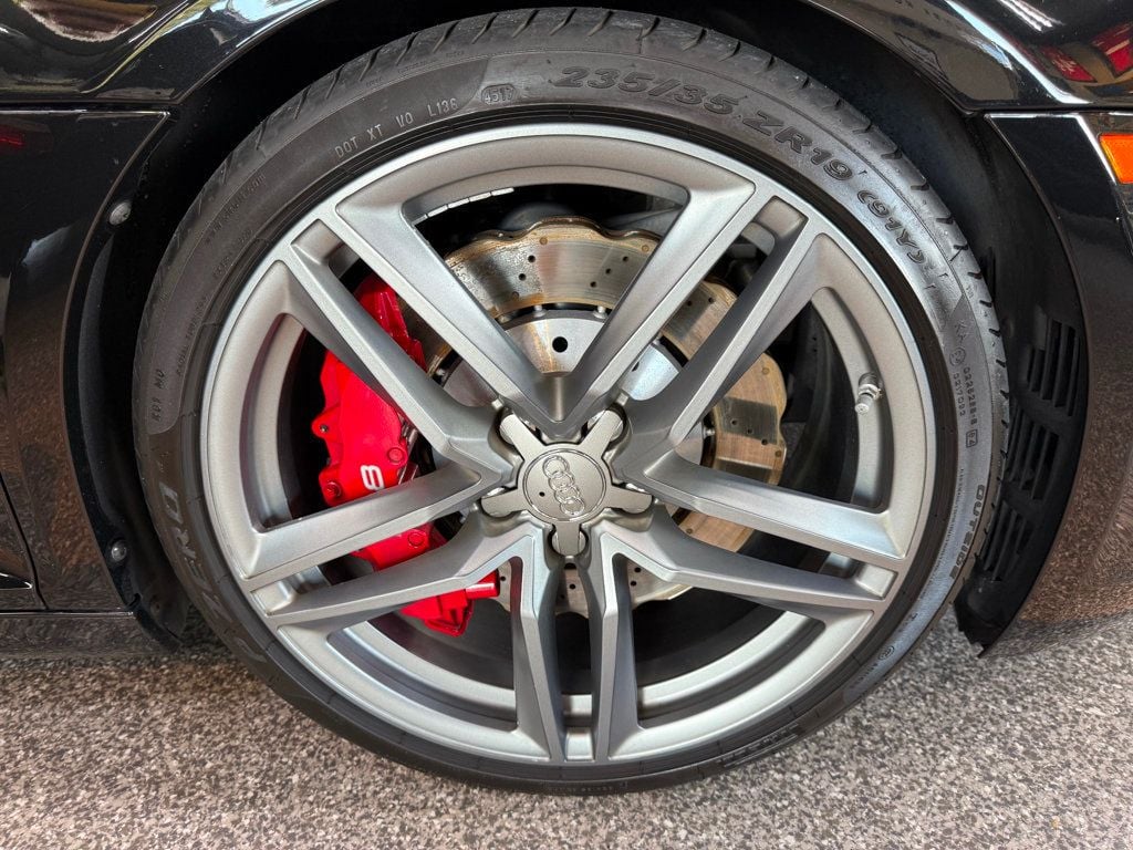 2015 Audi R8 Coupe Quattro V10 Plus photo 21
