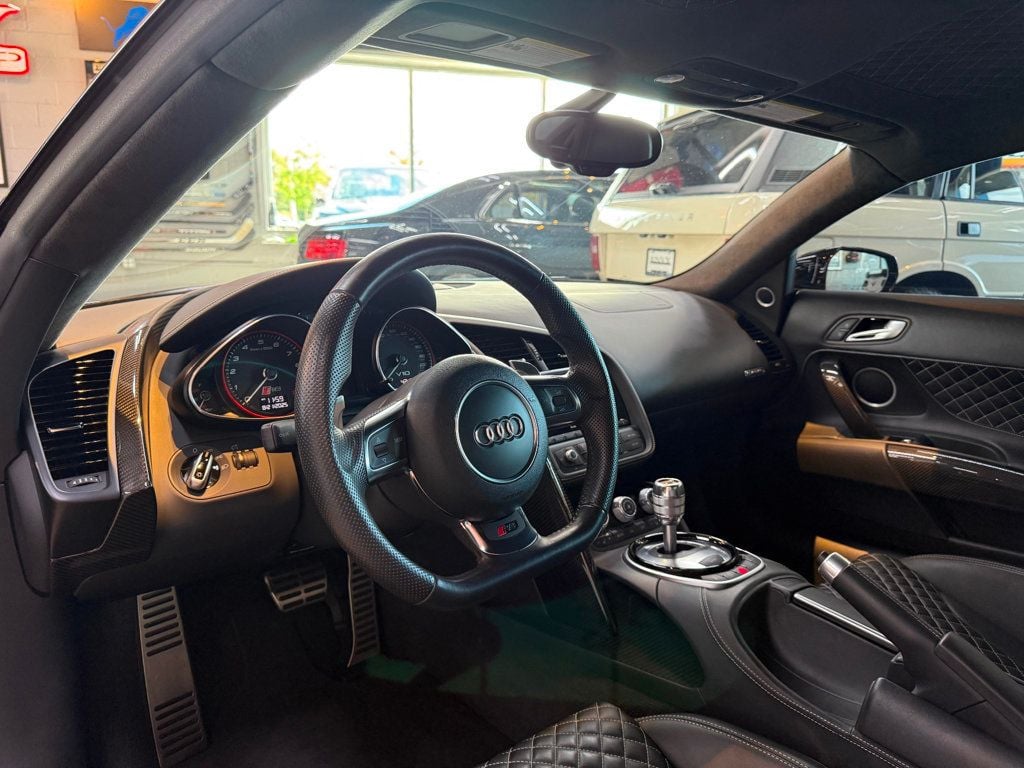 2015 Audi R8 Coupe Quattro V10 Plus photo 39