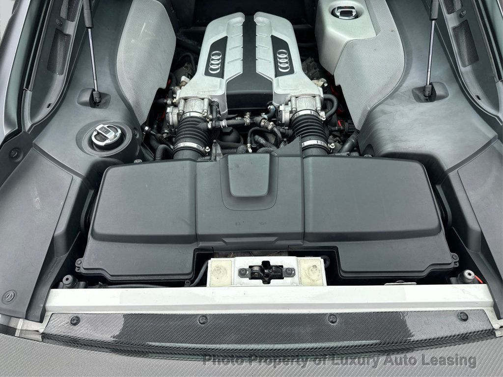 Audi R8 photo 13