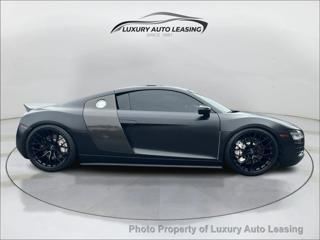 Audi R8 photo 2
