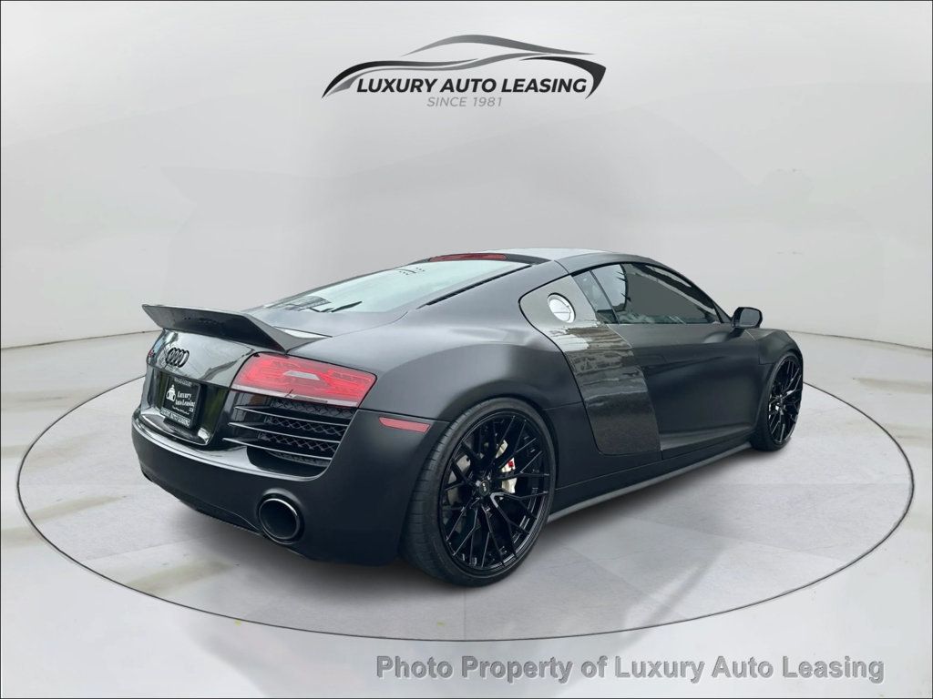 Audi R8 photo 3