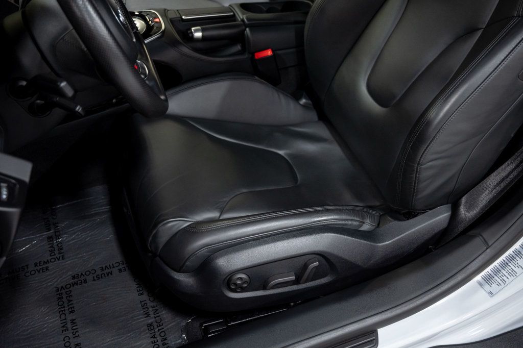 2015 Audi R8 2dr Coupe Manual quattro V10 - 22936811 - 17