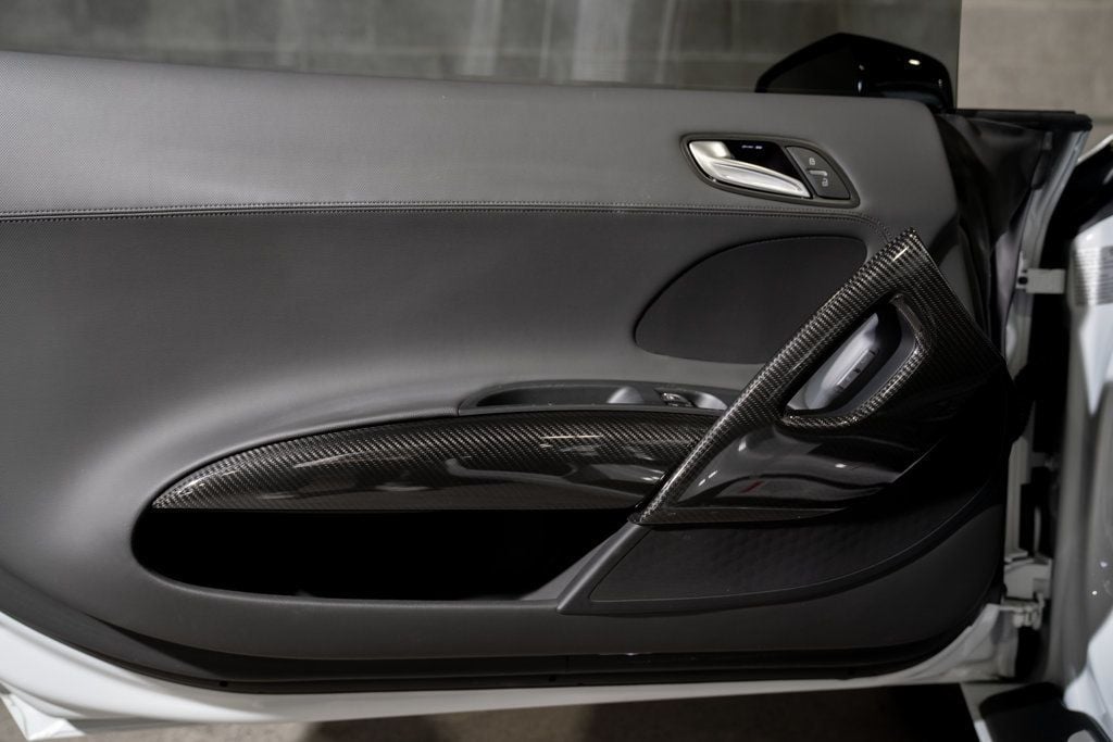 Audi R8 photo 11