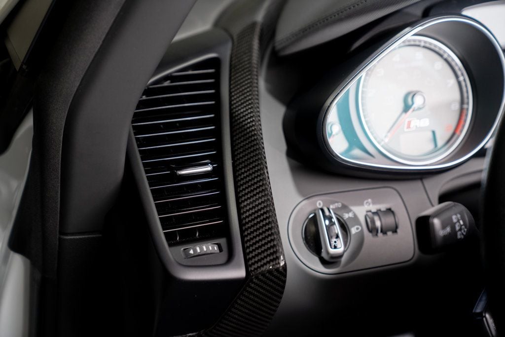 Audi R8 photo 17