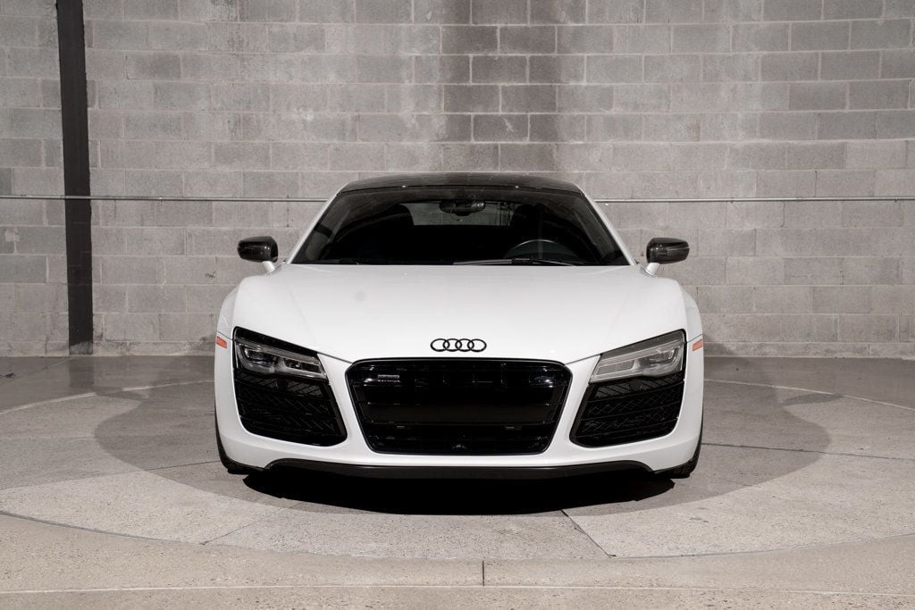 Audi R8 photo 2