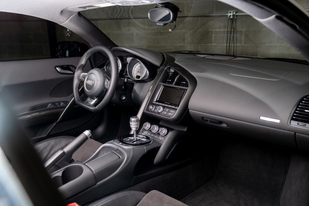 Audi R8 photo 25