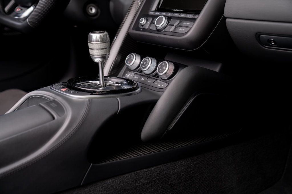 Audi R8 photo 27