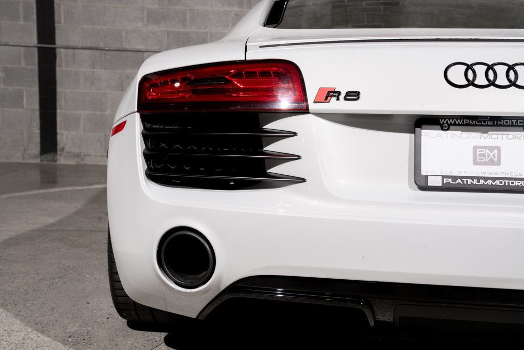 Audi R8 photo 29