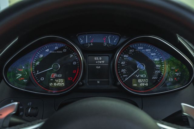 2015 Audi R8 Spyder 2dr Conv Auto quattro Spyder V10 - 22959108 - 16