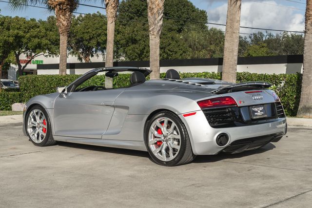 2015 Audi R8 Spyder 2dr Conv Auto quattro Spyder V10 - 22959108 - 4