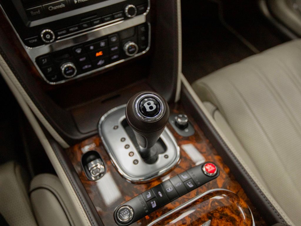 2015 Bentley Flying Spur V8 photo 26