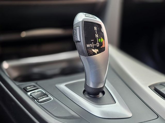 2015 BMW 3 Series 320i - 22975739 - 10