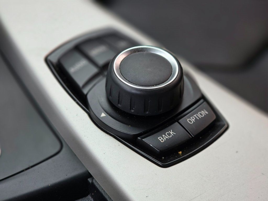 2015 BMW 3 Series 320i - 22975739 - 11