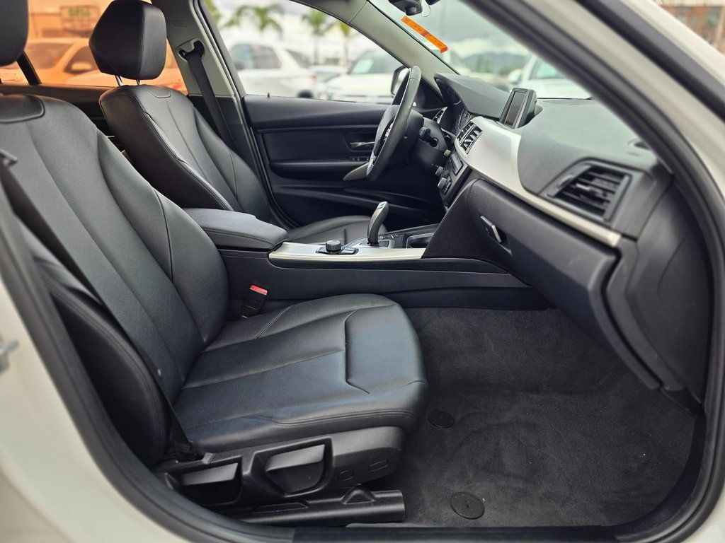 2015 BMW 3 Series 320i - 22975739 - 3