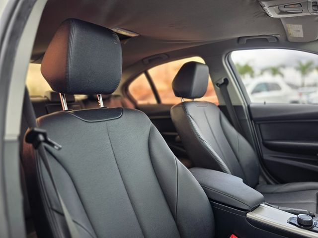 2015 BMW 3 Series 320i - 22975739 - 4