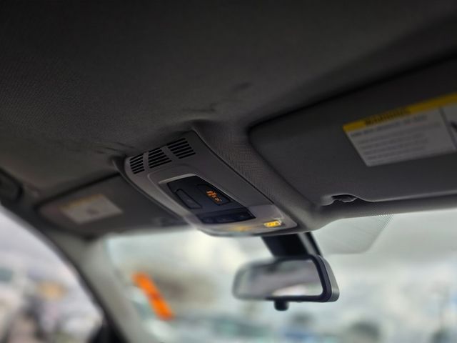 2015 BMW 3 Series 320i - 22975739 - 5