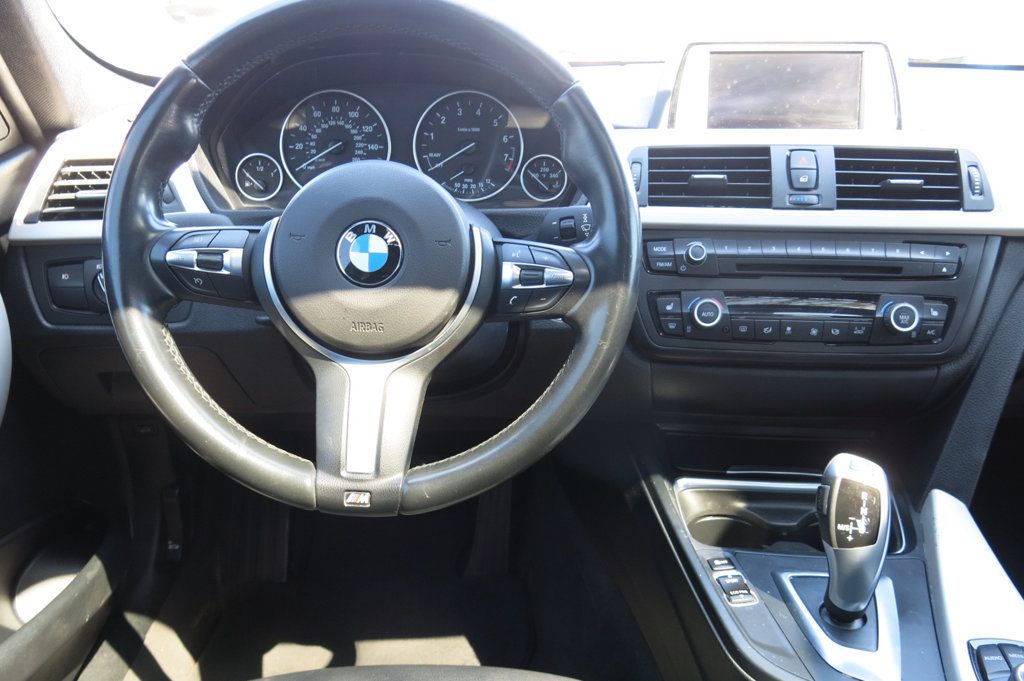 2015 BMW 3 Series 320i xDrive - 22397472 - 19