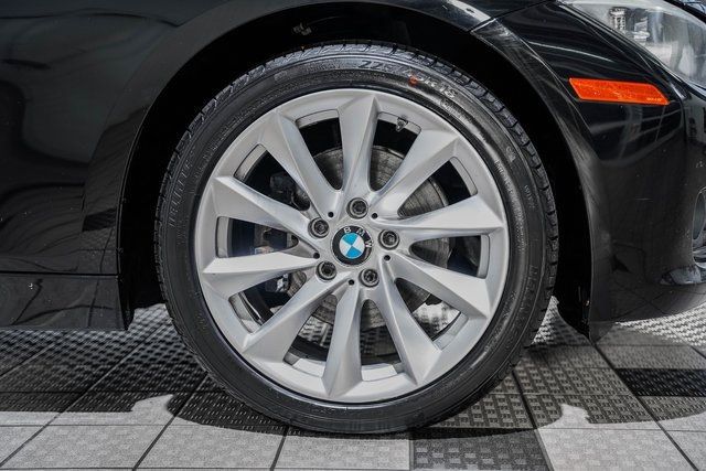 2015 BMW 3 Series 320i xDrive - 22378261 - 13