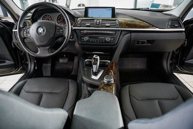2015 BMW 3 Series 320i xDrive - 22378261 - 18