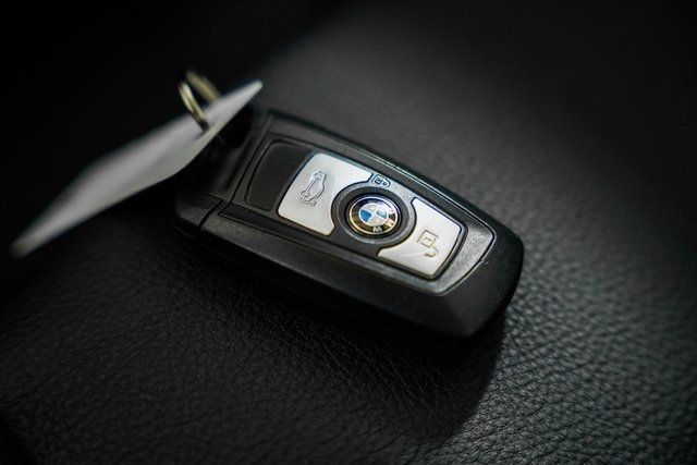 2015 BMW 3 Series 320i xDrive - 22378261 - 40