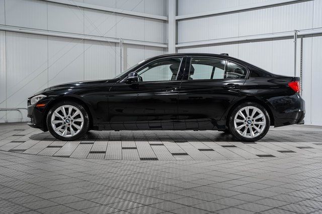 2015 BMW 3 Series 320i xDrive - 22378261 - 4