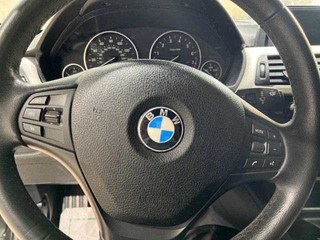 2015 BMW 3 Series 320i xDrive - 22152420 - 16