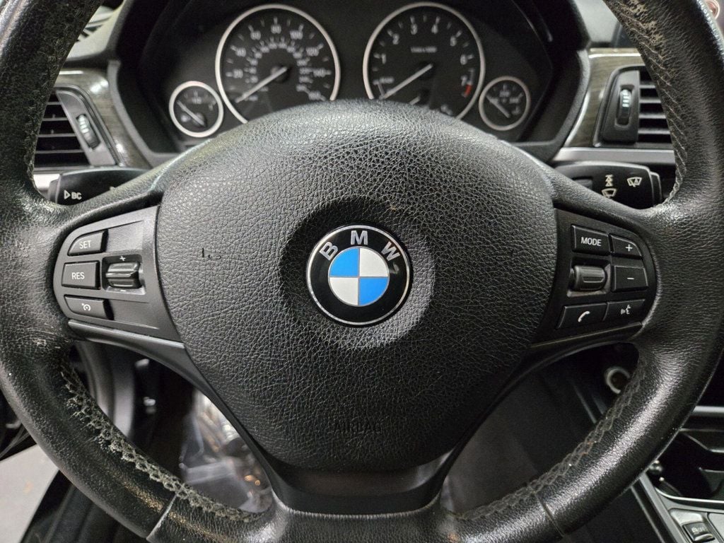 2015 BMW 3 Series 320i xDrive - 22903997 - 14