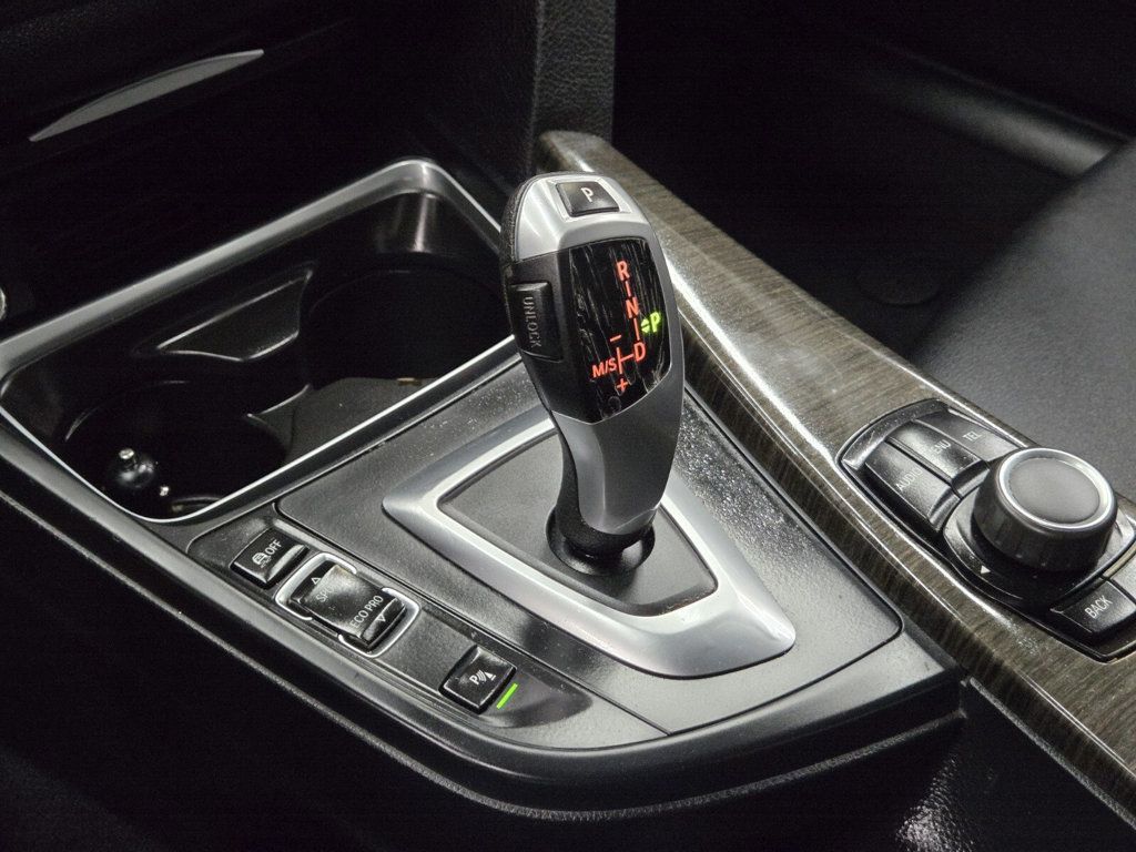 2015 BMW 3 Series 320i xDrive - 22903997 - 18