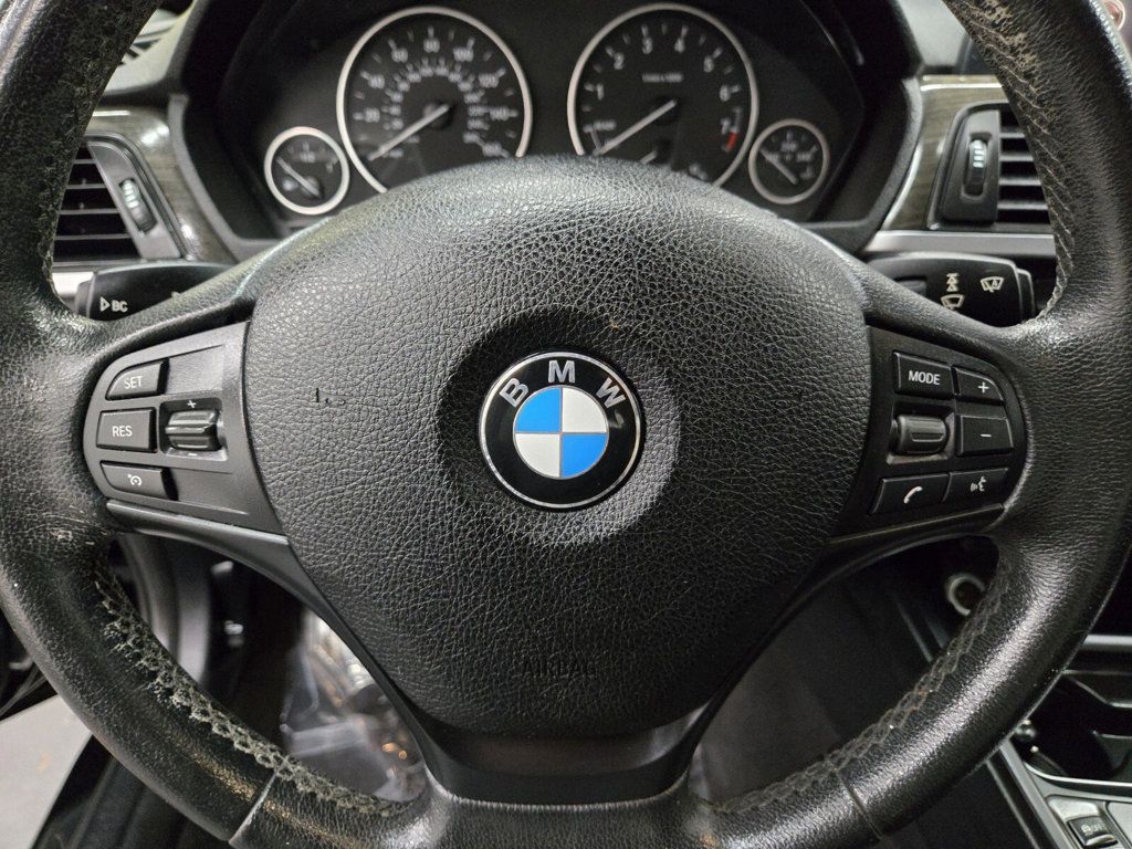 2015 BMW 3 Series 320i xDrive - 22979378 - 14