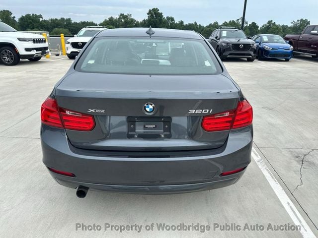 2015 BMW 3 Series 320i xDrive - 23061424 - 3