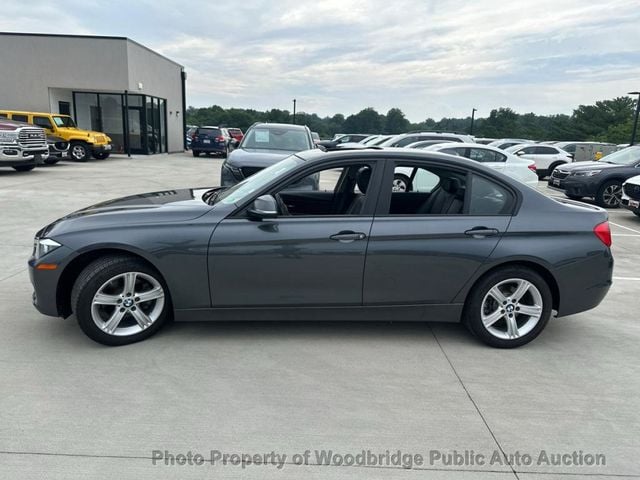 2015 BMW 3 Series 320i xDrive - 23061424 - 4