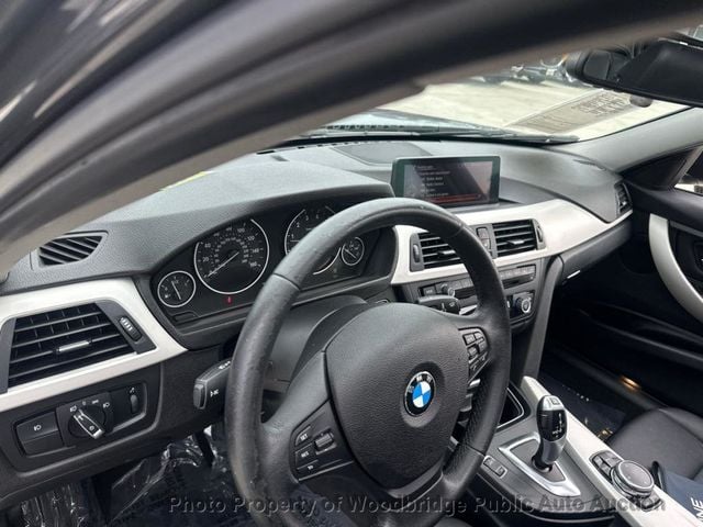 2015 BMW 3 Series 320i xDrive - 23061424 - 8