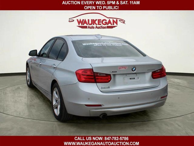 2015 BMW 3 Series 320i xDrive - 23026759 - 4