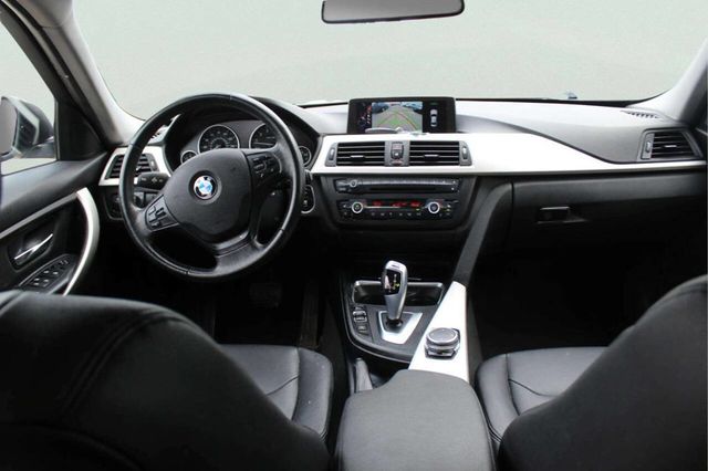 2015 BMW 3 Series 320i xDrive - 23026759 - 6