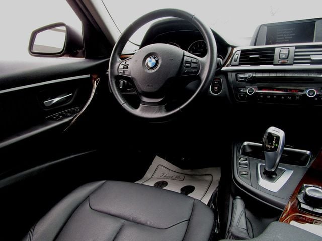 2015 BMW 3 Series 320i photo 19