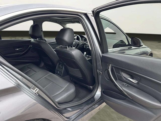 2015 BMW 3 Series 328i xDrive - 22988610 - 16