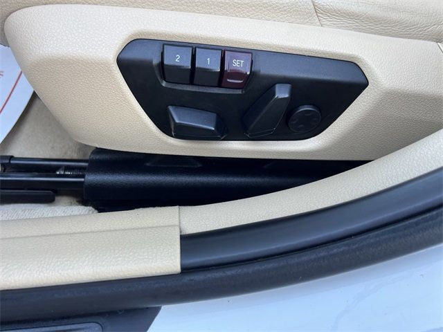 2015 BMW 3 Series 328i xDrive - 22949324 - 10