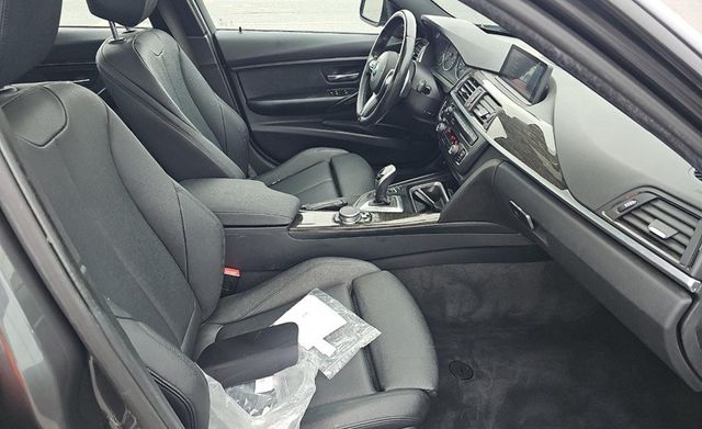 2015 BMW 3 Series 335i xDrive - 23031357 - 8