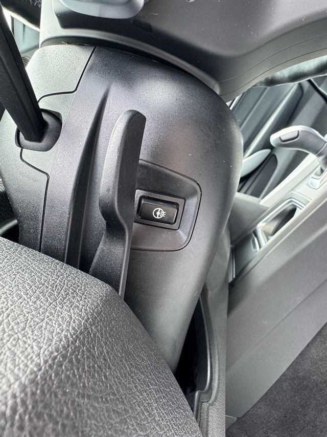 2015 BMW 4 Series 428i xDrive - 23033903 - 14