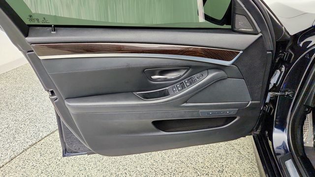 2015 BMW 5 Series 4dr Sdn 550i xDrive M Sport w/ Executive & Luxury Seating Pkgs - 23099045 - 10