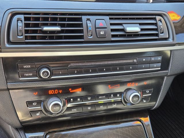 2015 BMW 5 Series 528i - 22926457 - 18